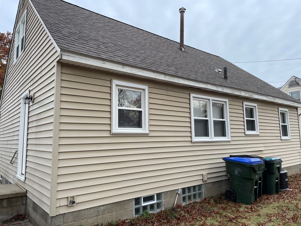 912 Davis Ave - Photo 2 of 50