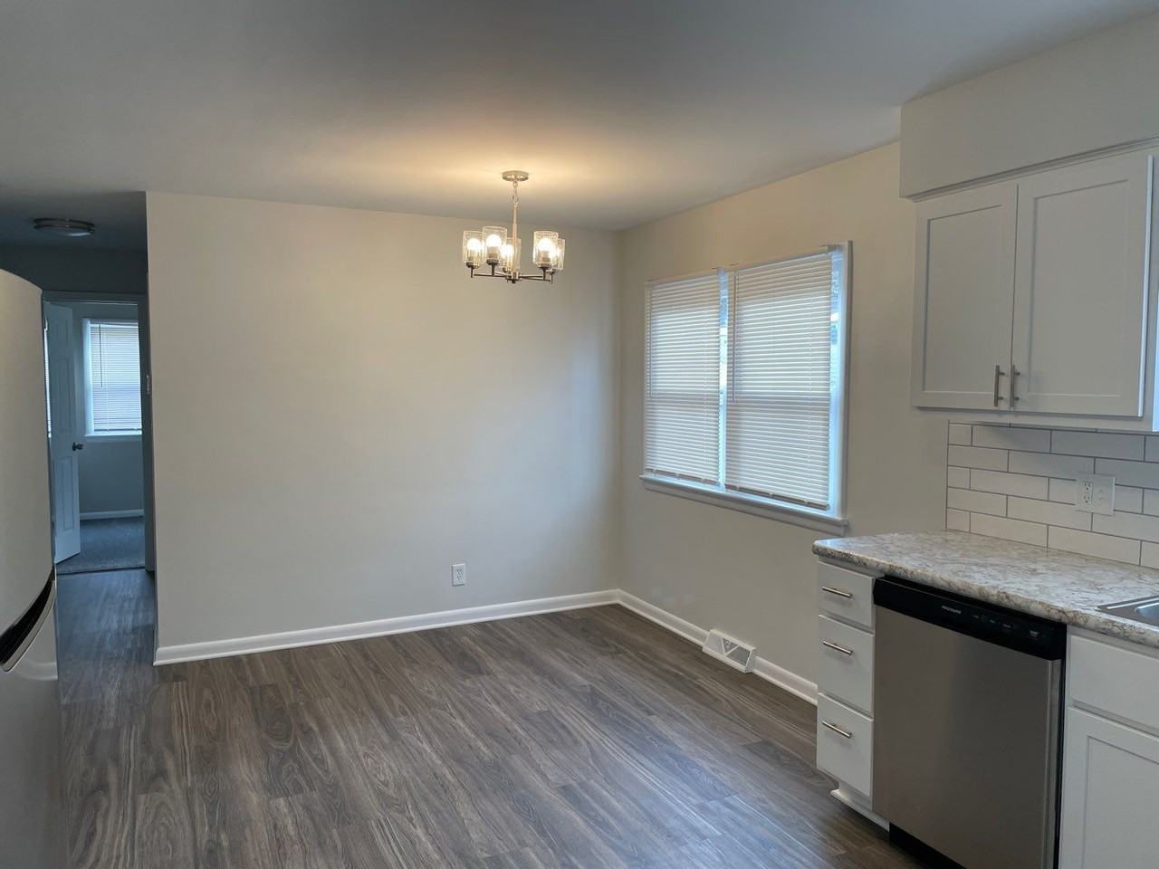 912 Davis Ave - Photo 4 of 50