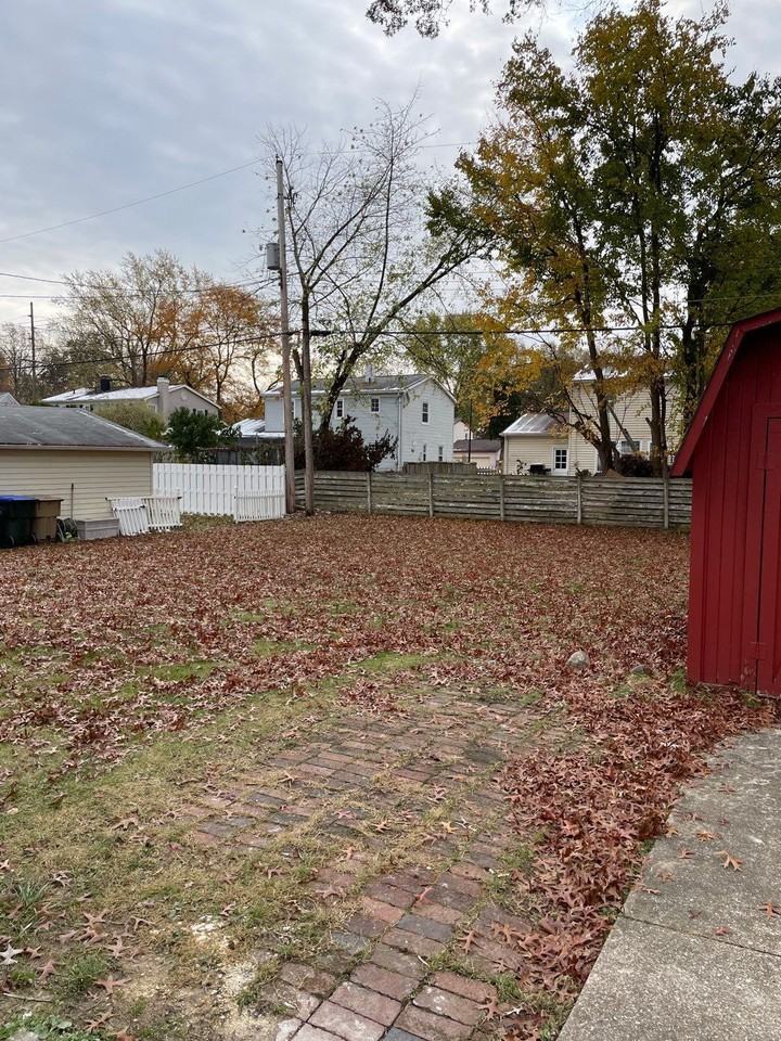 912 Davis Ave - Photo 4 of 50