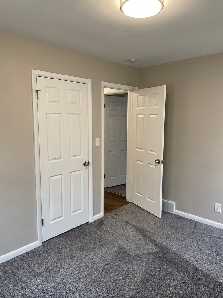 912 Davis Ave - Photo 3 of 50