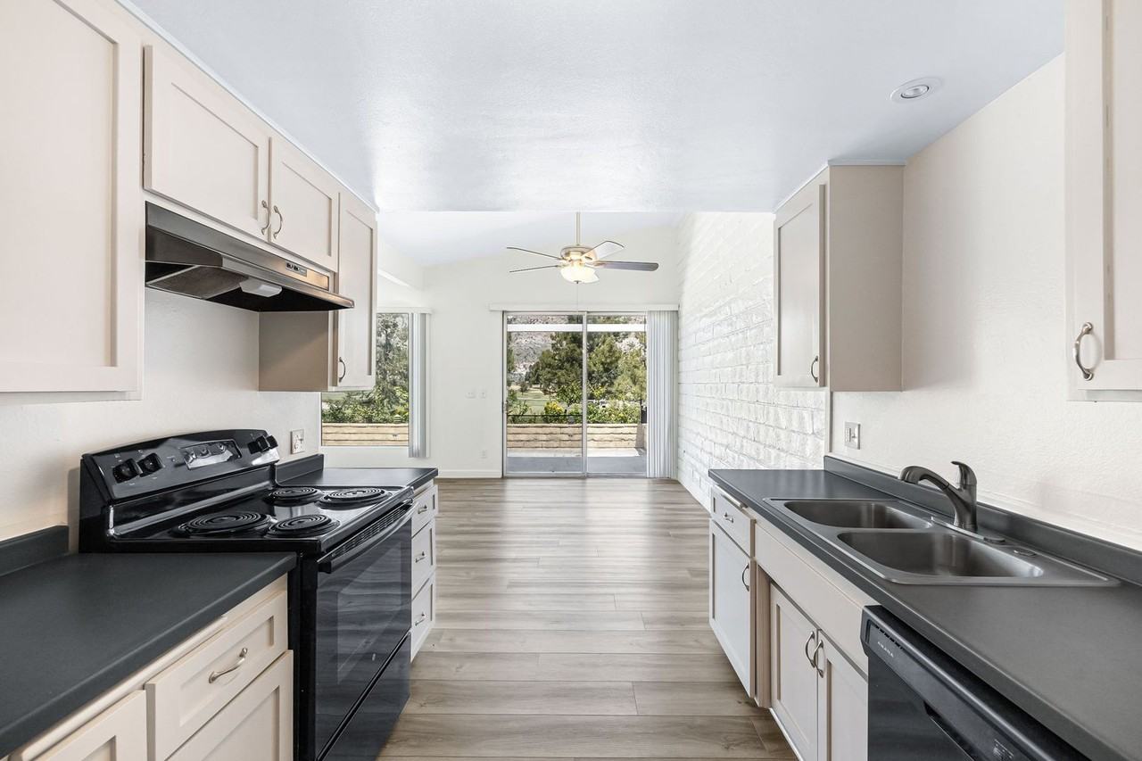 55120 Airlane Dr - Photo 2 of 17