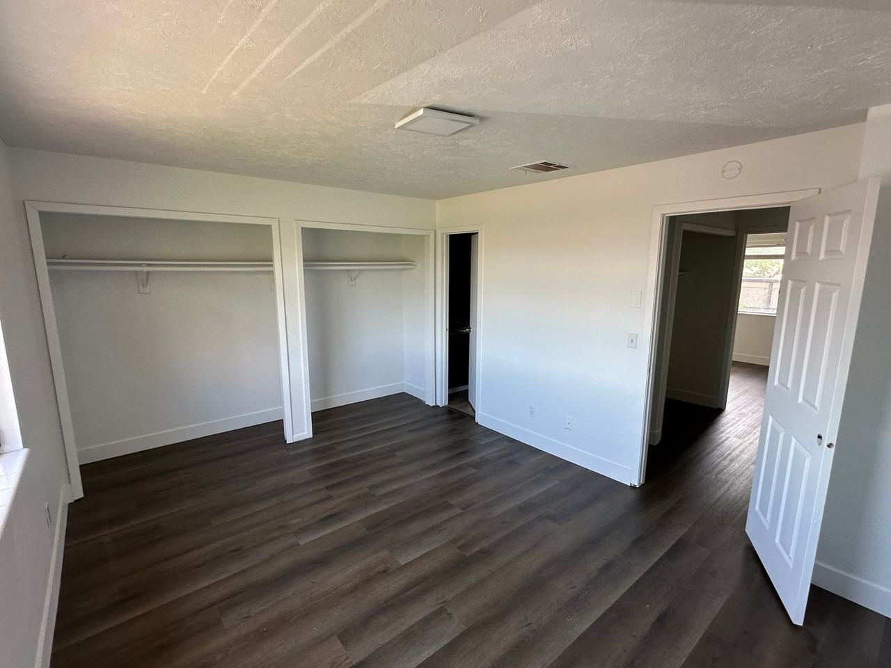 1741 W 950 N - Photo 5 of 9