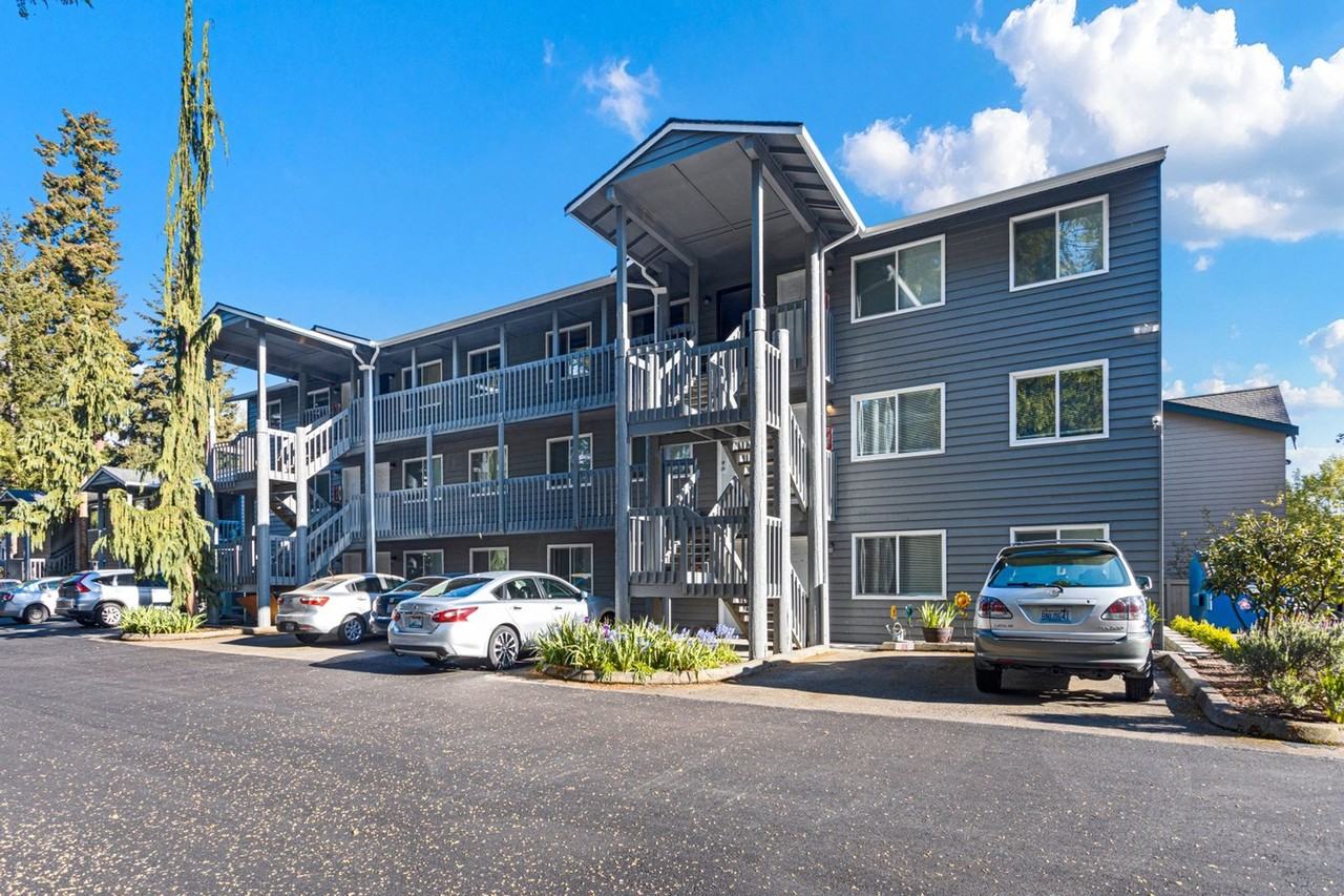 The Lodge @ 73rd - Photo 4 of 9