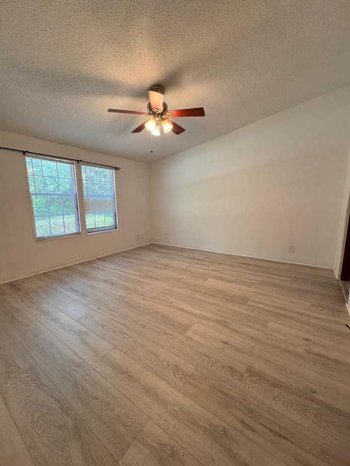 9 Workman Dr - Photo 2 of 12