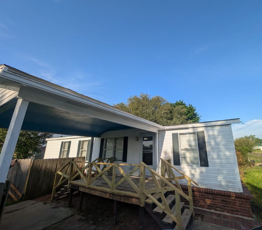 2455 6th St - Photo 2 of 7