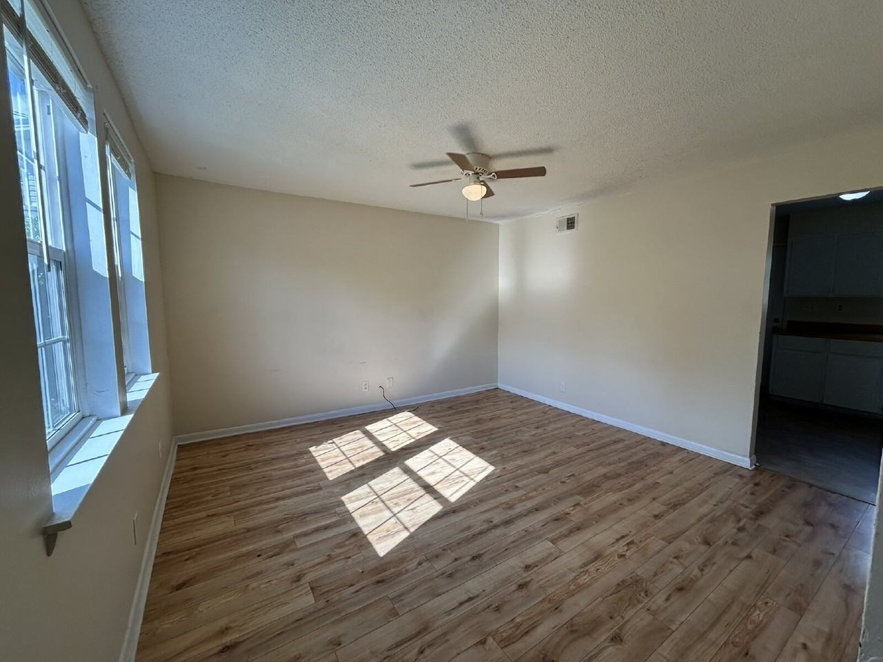 309 Pleasant St - Photo 2 of 10