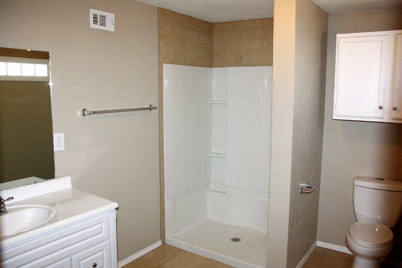 4608 44th St - Photo 5 of 8