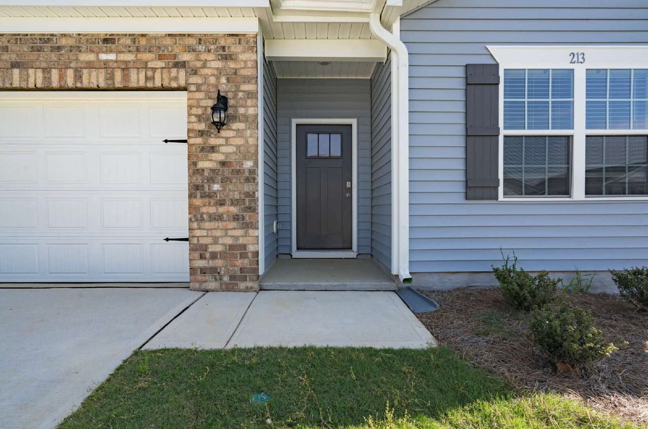 213 Moore Creek Dr - Photo 2 of 32