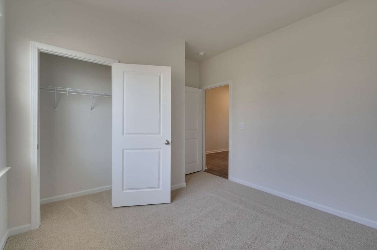 213 Moore Creek Dr - Photo 5 of 32