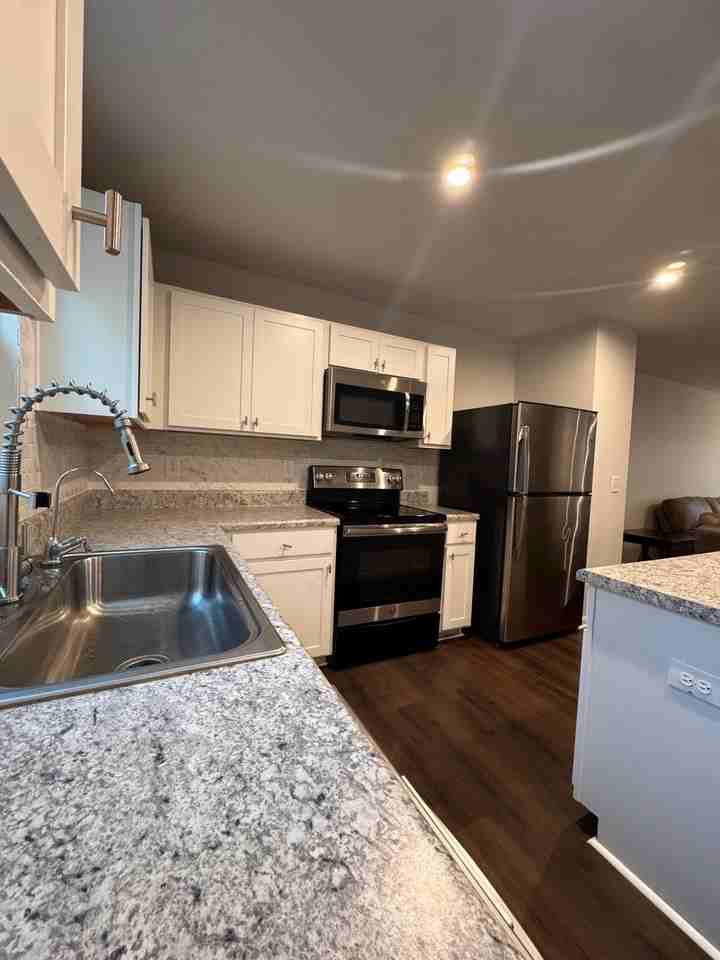 358 Hobson Way - Photo 3 of 22