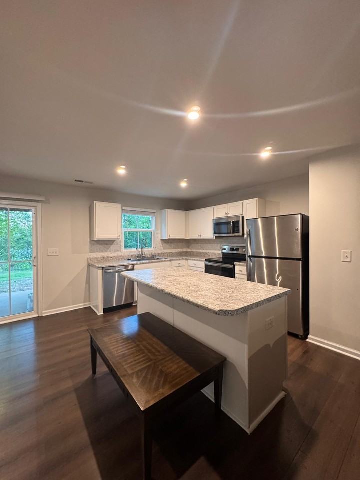 358 Hobson Way - Photo 4 of 22