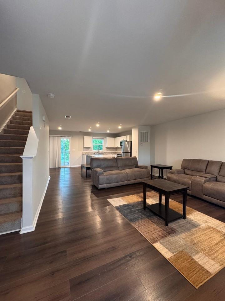 358 Hobson Way - Photo 5 of 22