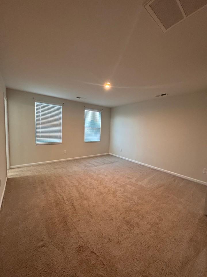 358 Hobson Way - Photo 6 of 22