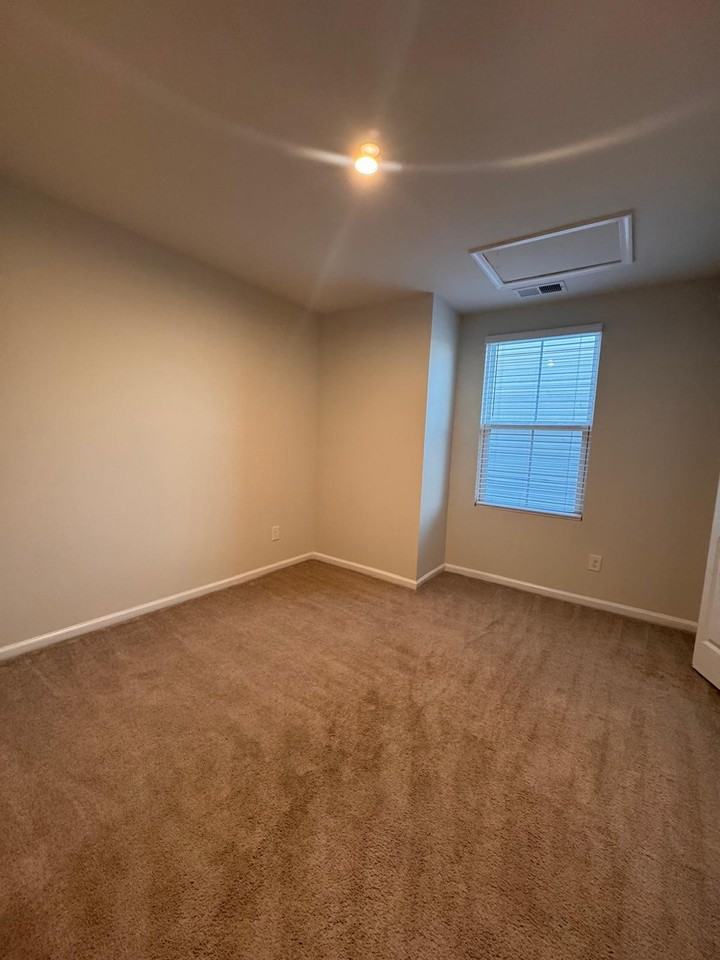 358 Hobson Way - Photo 7 of 22