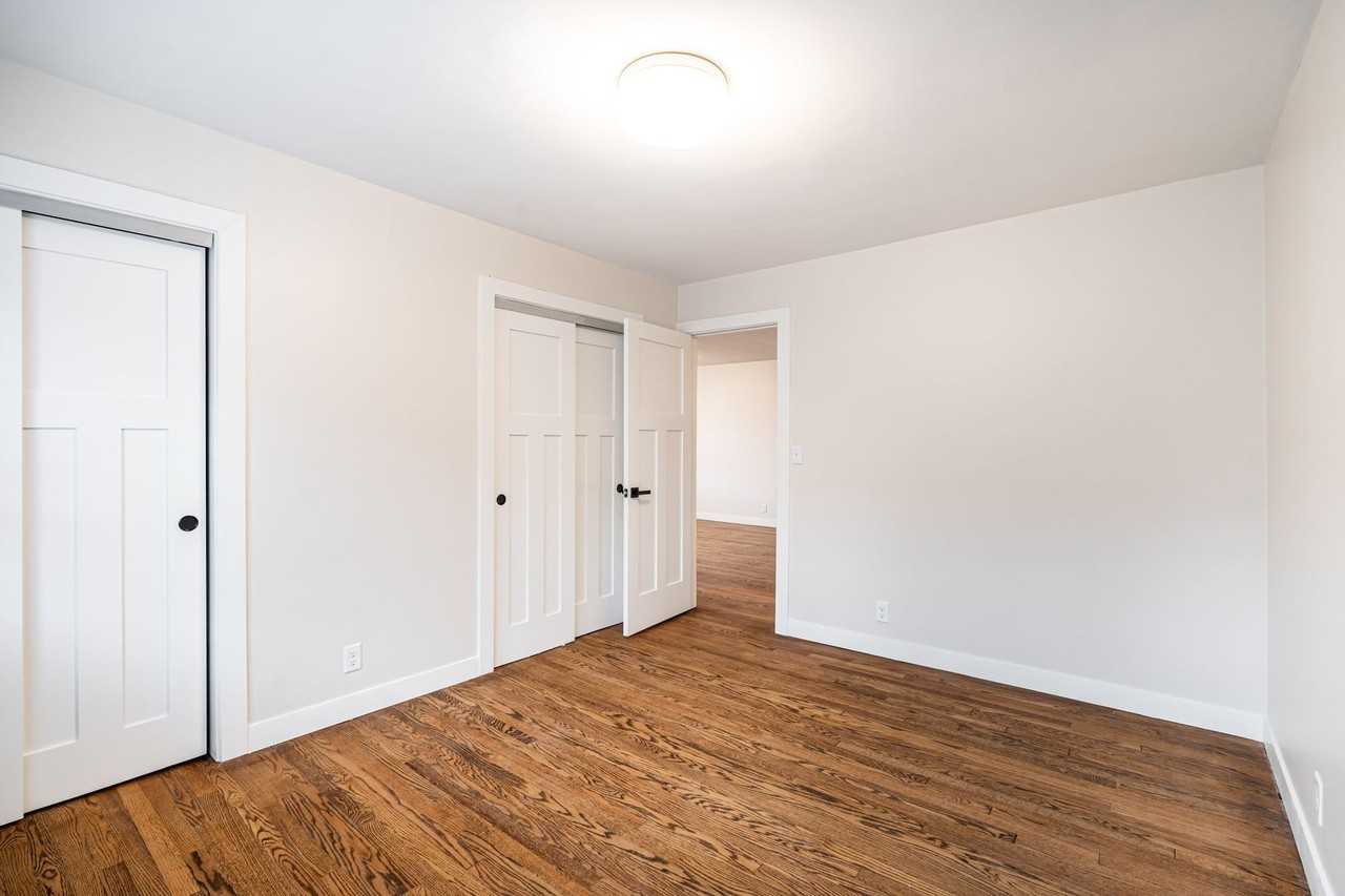 2600 E Kenwood Blvd - Photo 2 of 14