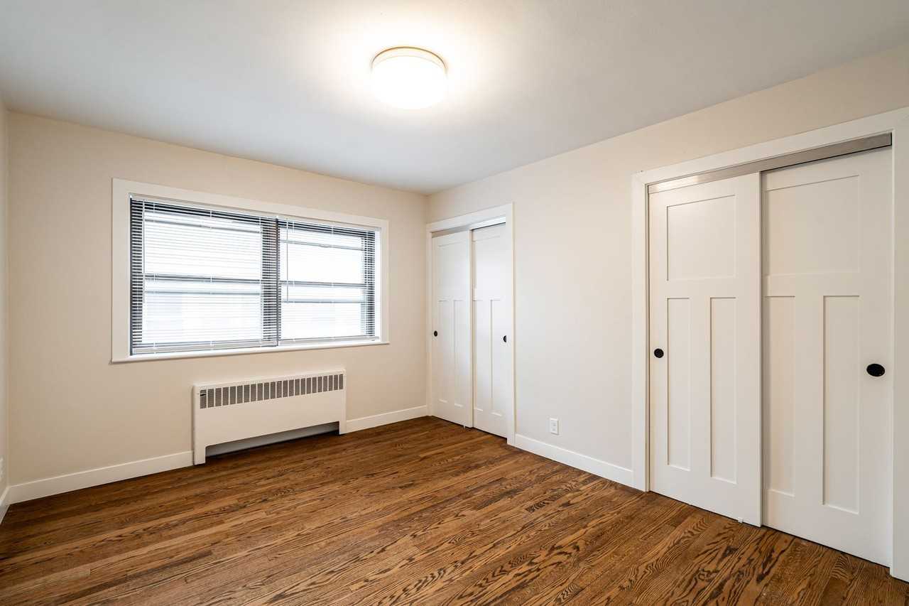 2600 E Kenwood Blvd - Photo 3 of 14