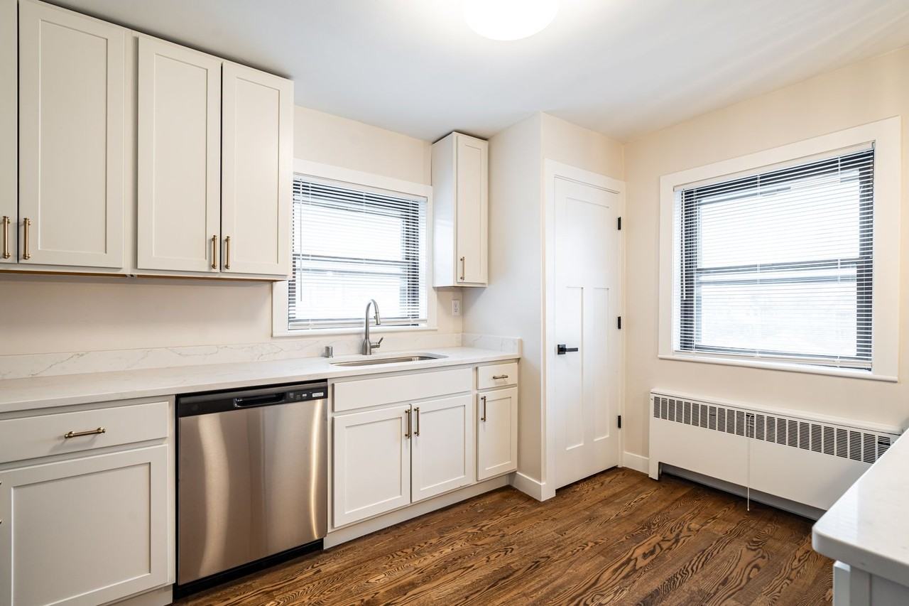 2600 E Kenwood Blvd - Photo 5 of 14