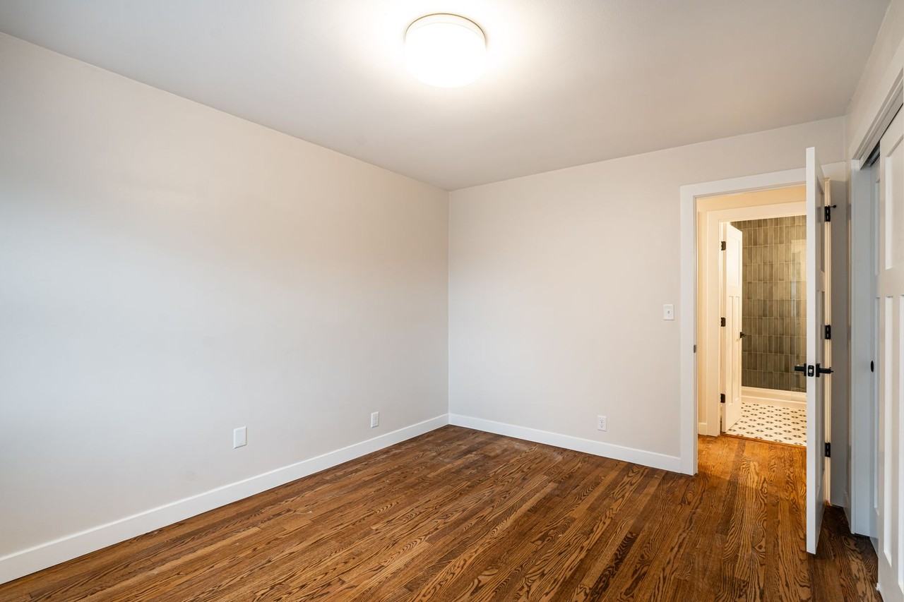 2600 E Kenwood Blvd - Photo 4 of 17