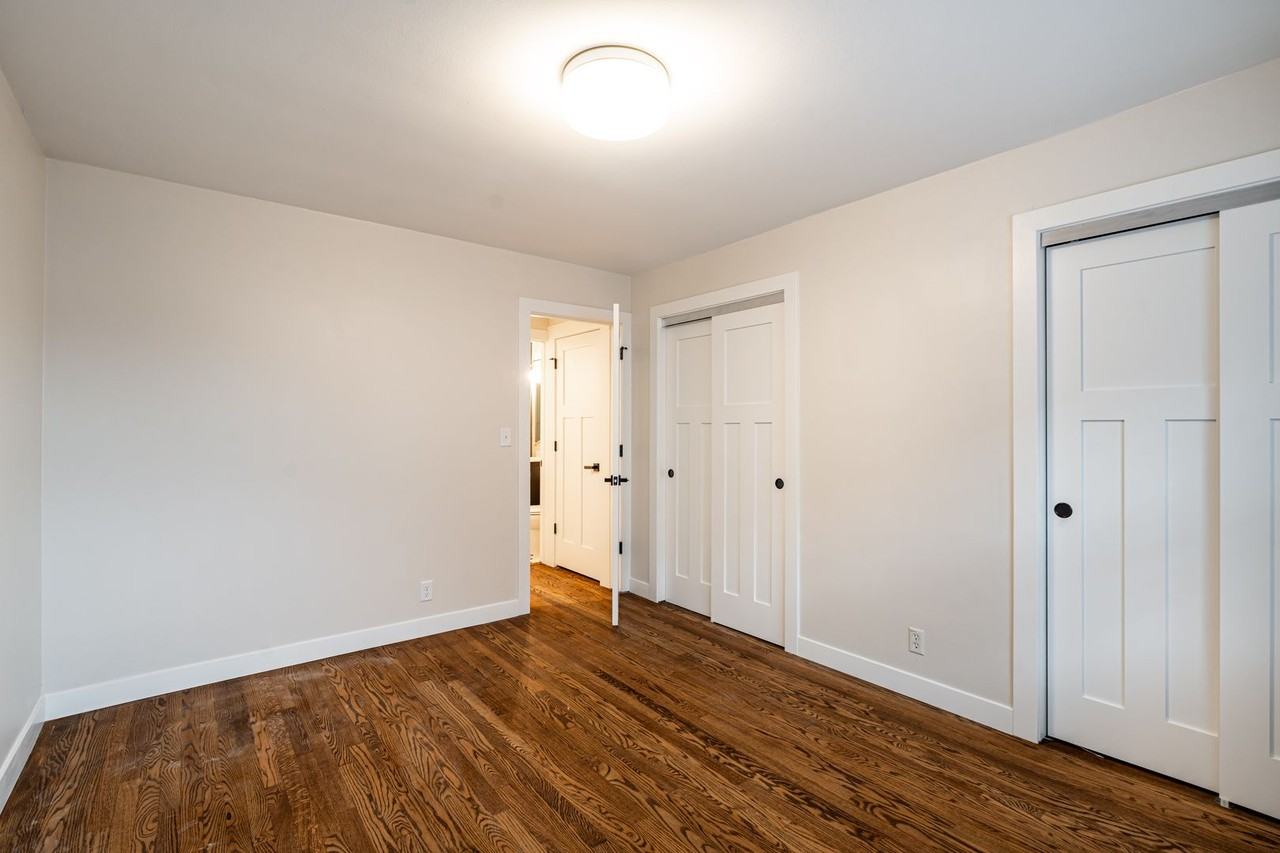 2600 E Kenwood Blvd - Photo 5 of 17