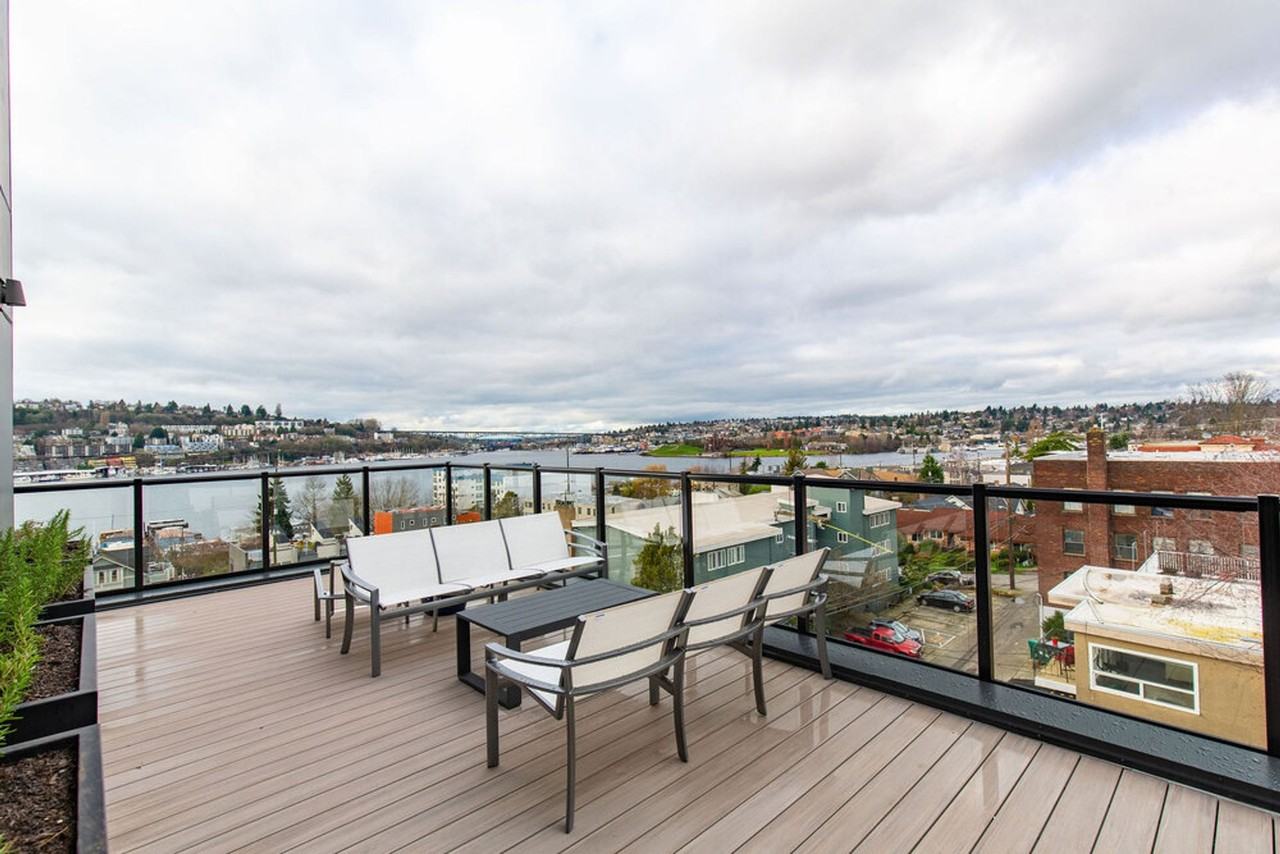 Welcome to Lakeview! - Photo 3 of 33