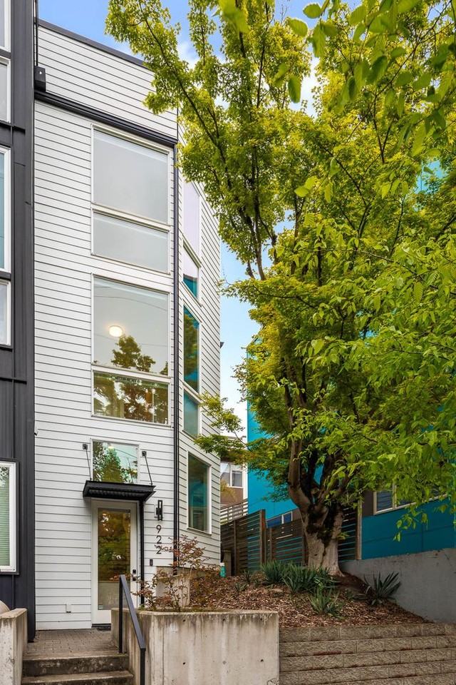 922 14th Ave - Photo 2 of 18