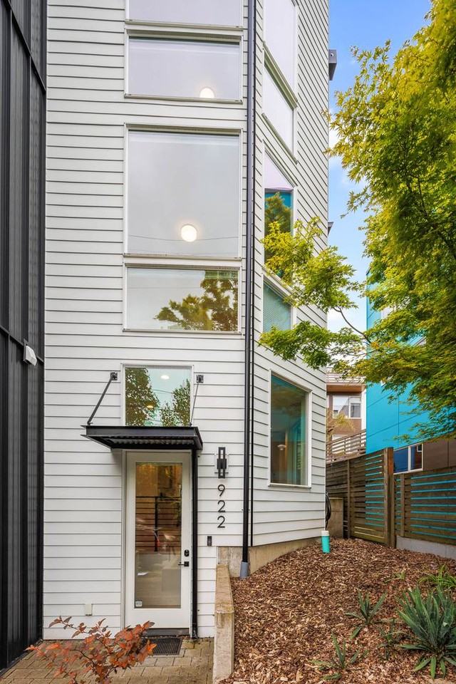 922 14th Ave - Photo 3 of 18