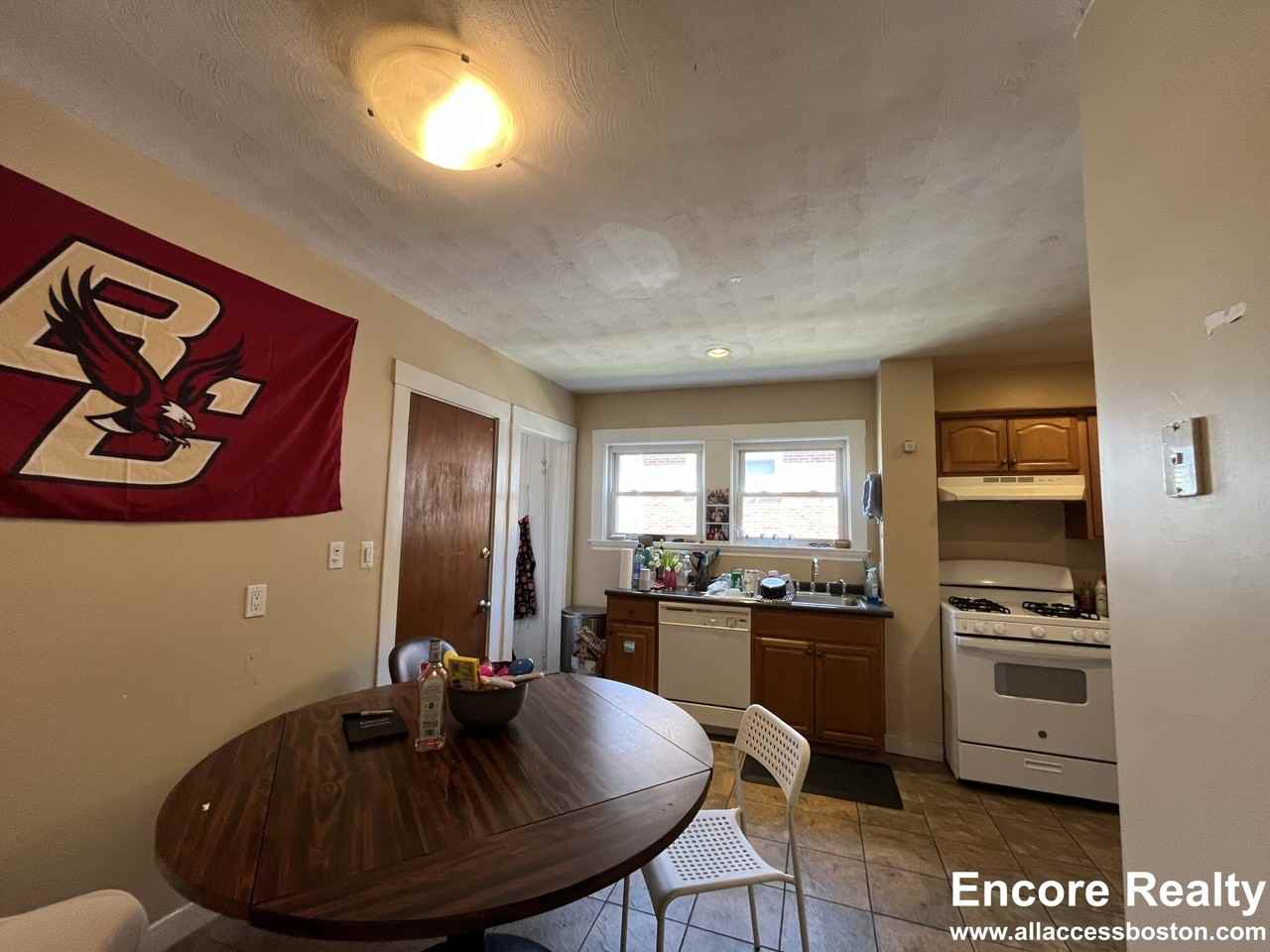 289 Foster St #1 - Photo 5 of 20