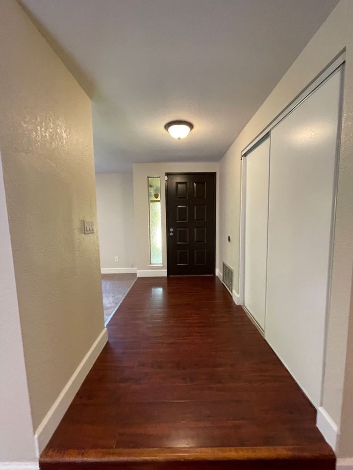 700 Los Lunas Way - Photo 2 of 19