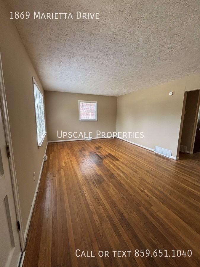 1869 Marietta Dr - Photo 2 of 8