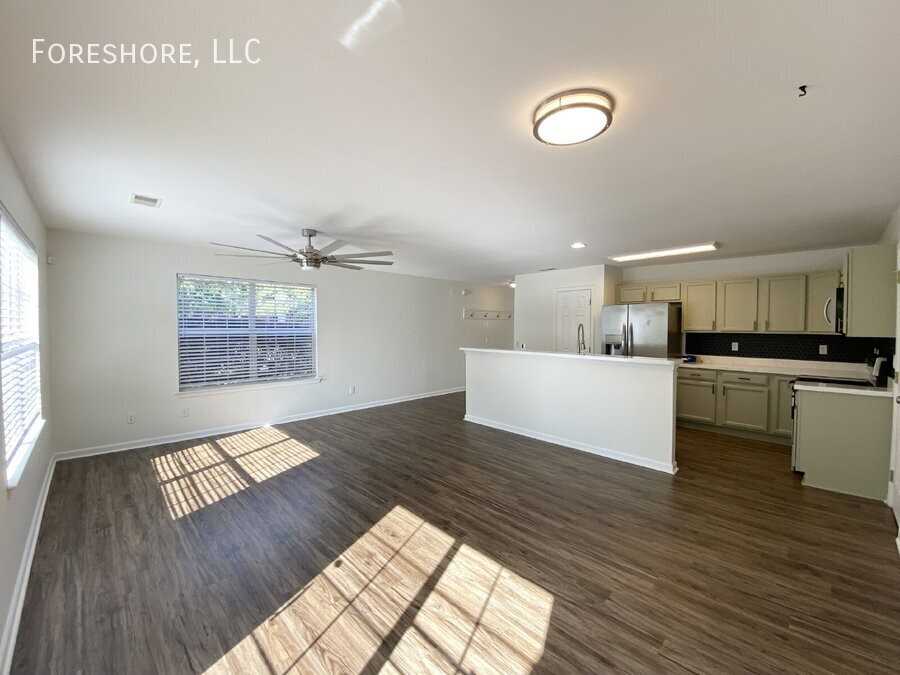 110 Slater St - Photo 2 of 20