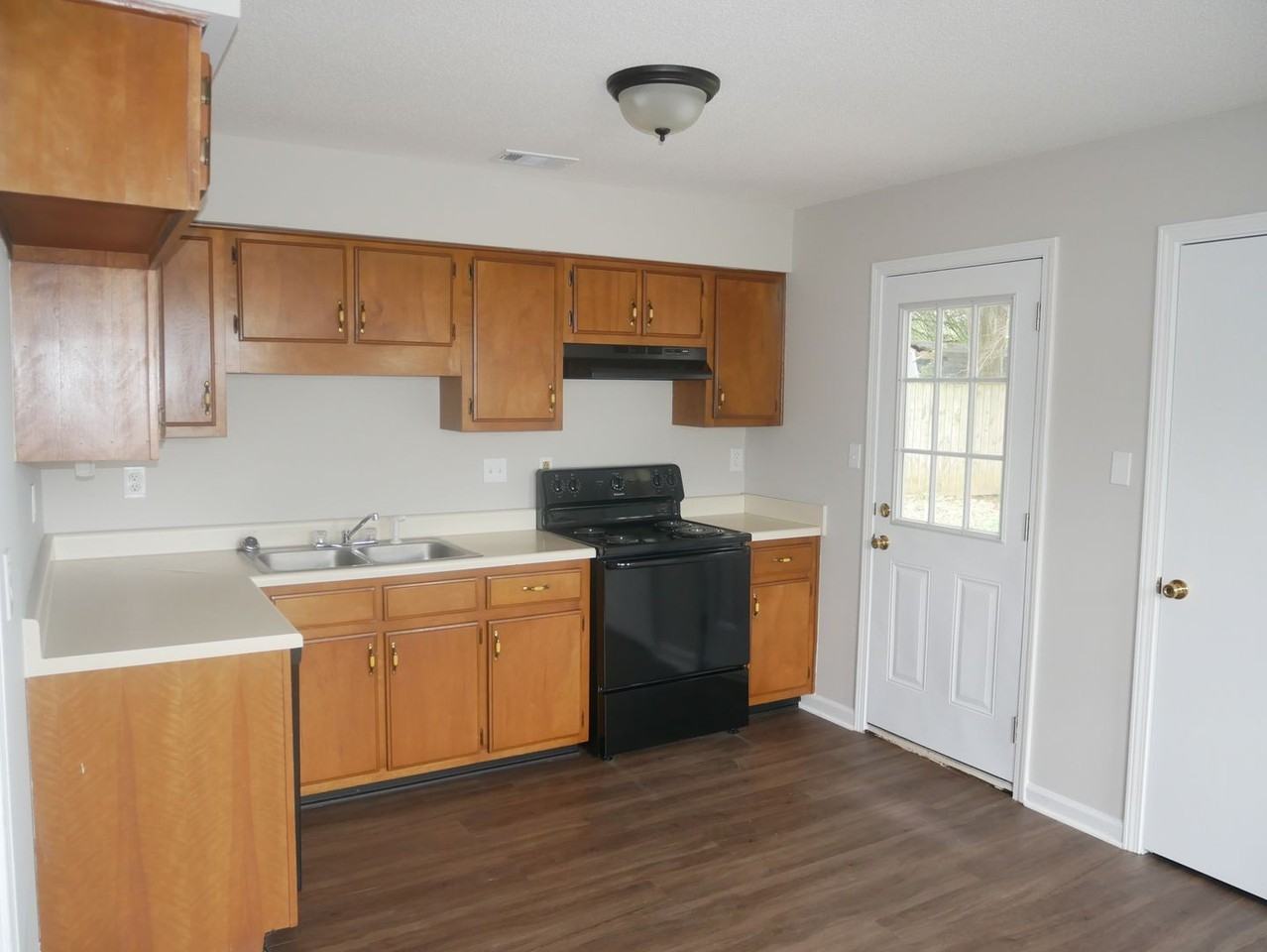 6525 Lynnfield Rd - Photo 5 of 28