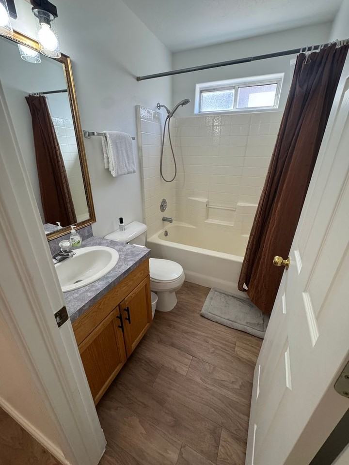 636 N 220 W - Photo 6 of 22