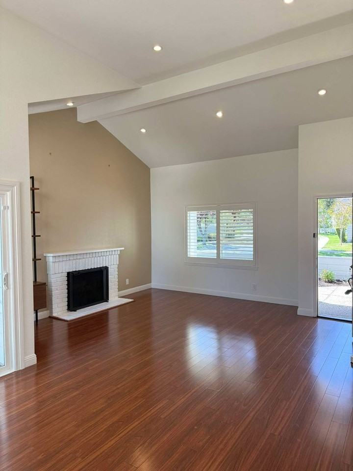 704 Newport Cir - Photo 4 of 21