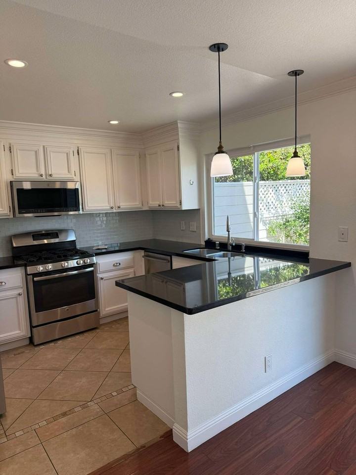 704 Newport Cir - Photo 7 of 21