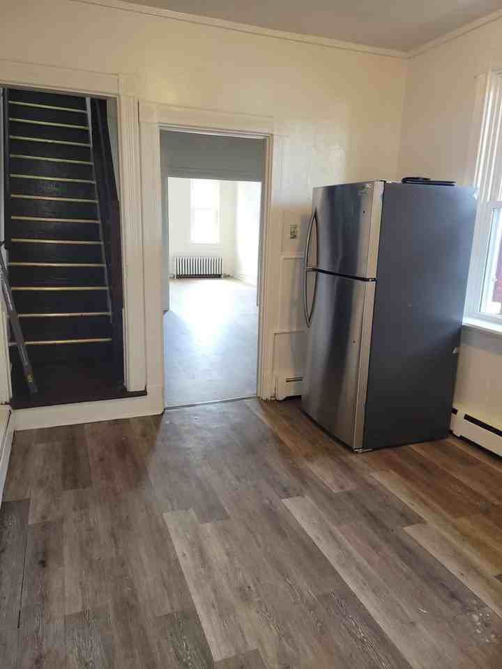 124 Locust St - Photo 3 of 19