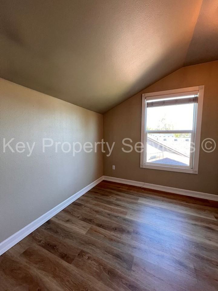 208 Buckeye St #B - Photo 7 of 14