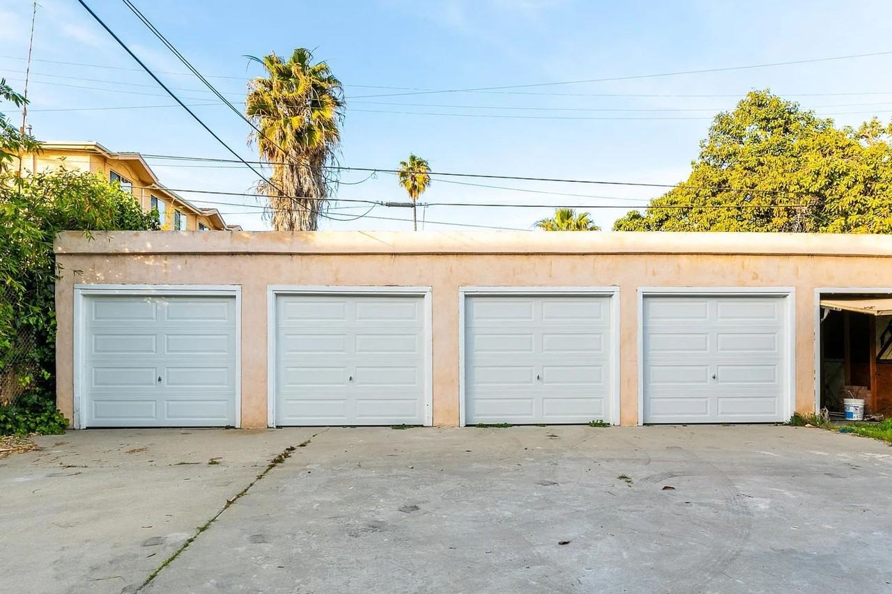 4537 Pickford St - Photo 2 of 21