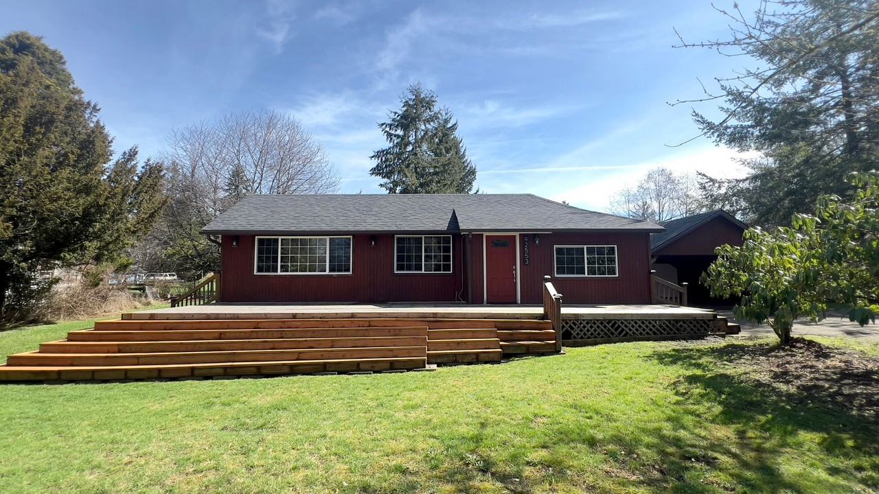 92553 Svensen Market Rd - Photo 2 of 28