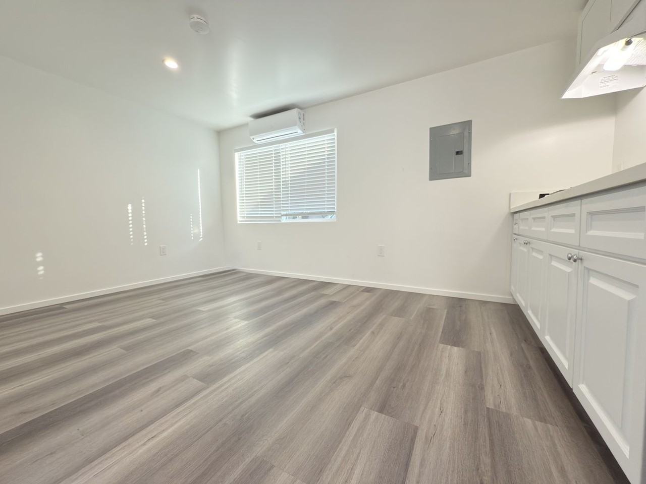 639 Griffith St - Photo 4 of 8