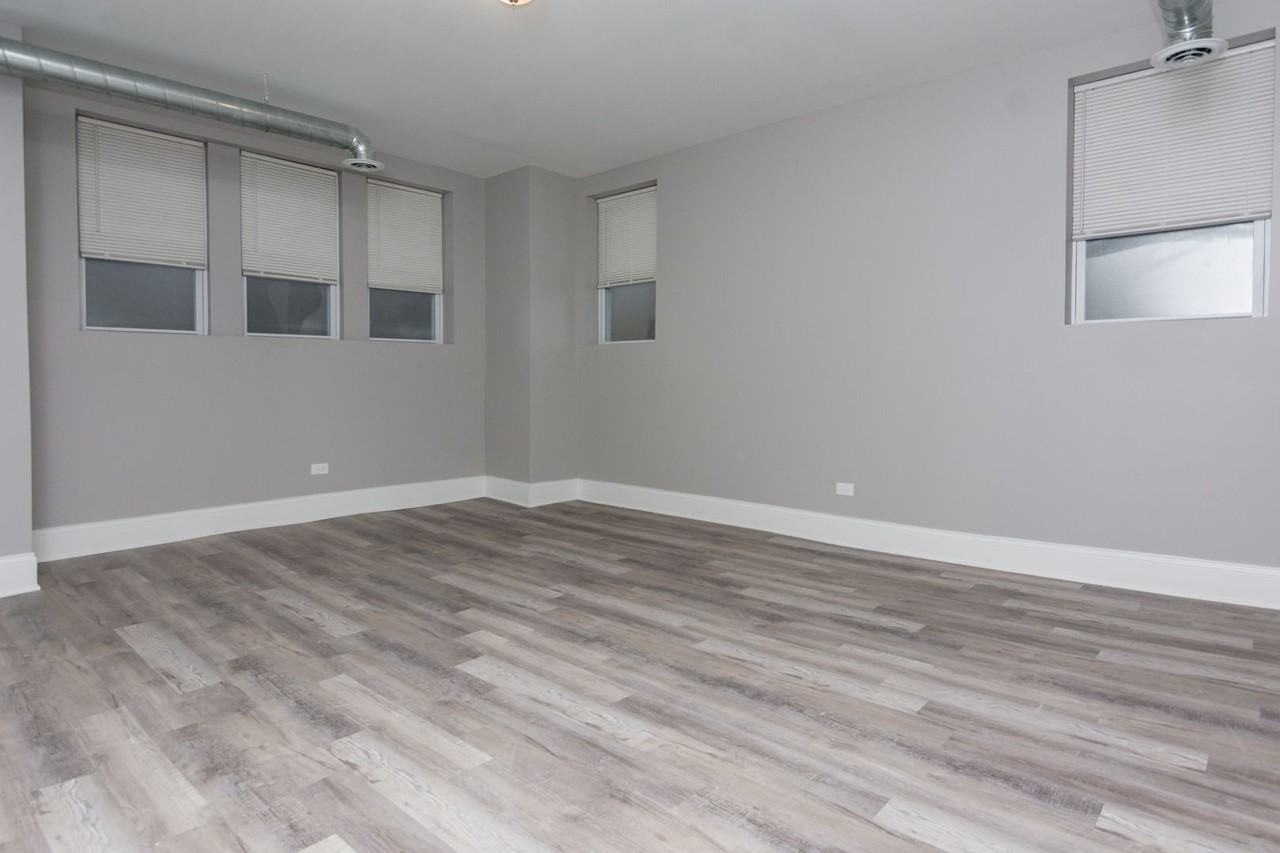 5758 S Green St - Photo 6 of 12