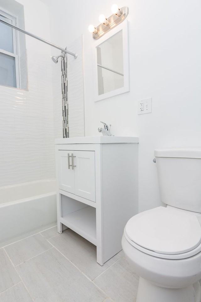 5758 S Green St - Photo 7 of 12