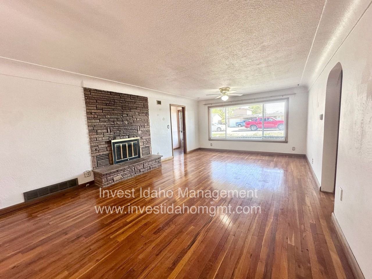 2518 W Orchard Ave - Photo 2 of 28