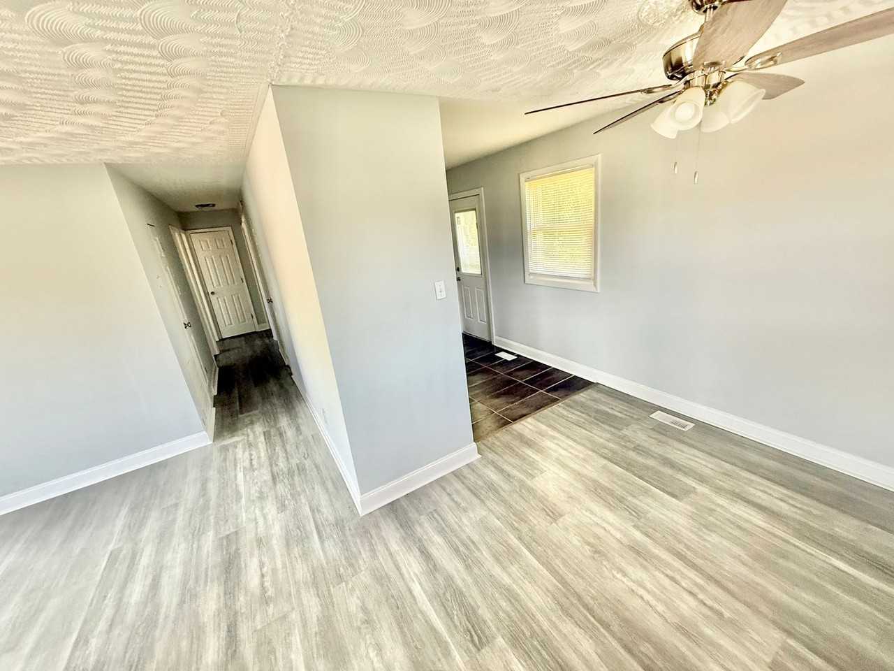 815 Cavalier Blvd - Photo 4 of 37