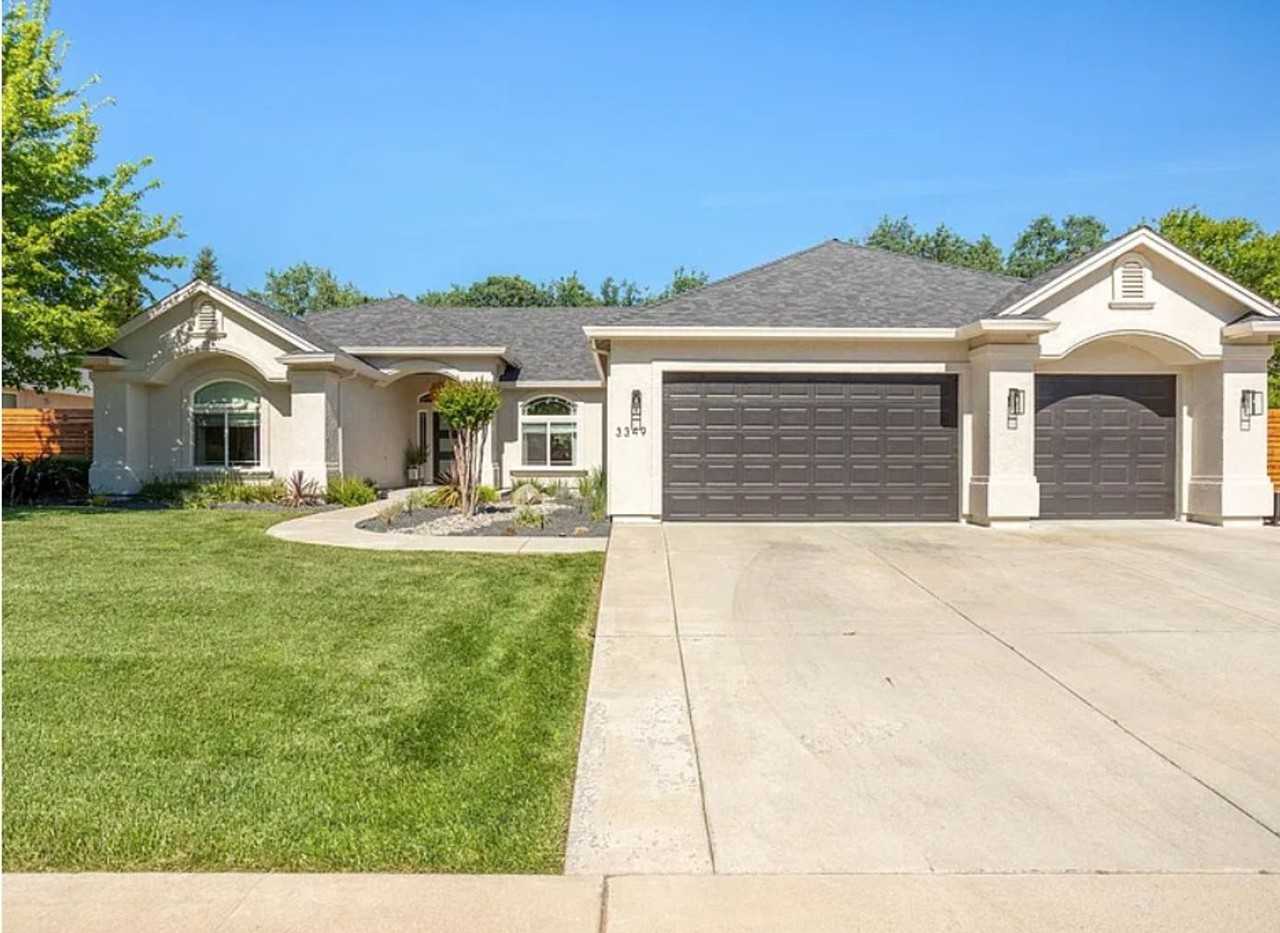 3349 Kentwood Dr - Photo 2 of 40