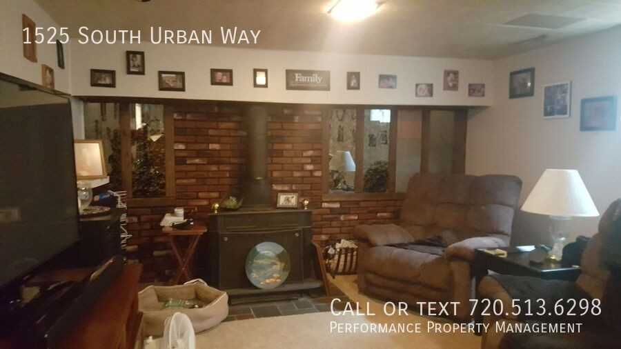 1525 S Urban Way - Photo 3 of 14