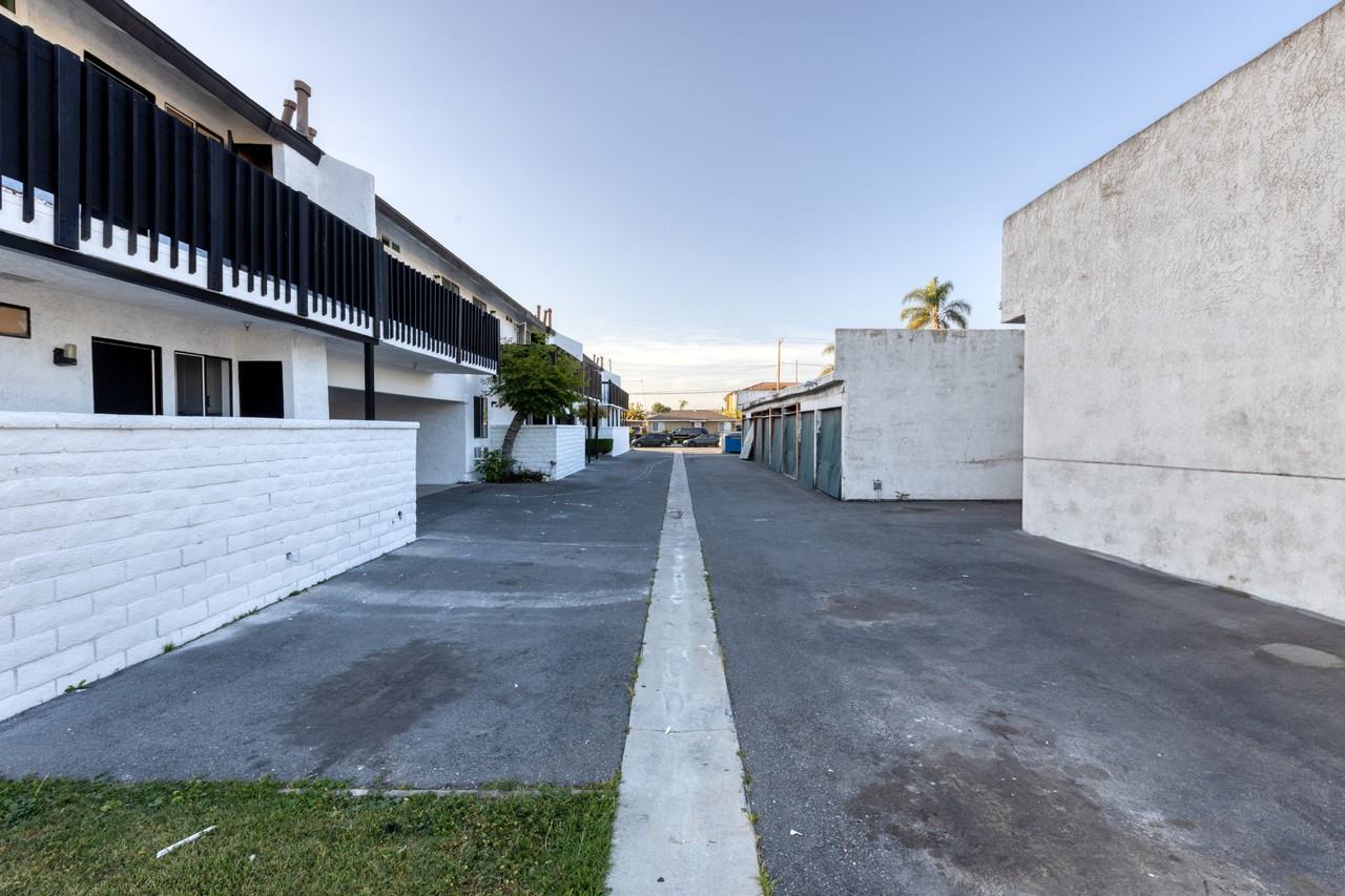 Franklin Ave #8 - Photo 2 of 21