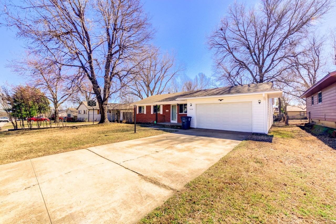 5808 E 22nd Pl - Photo 3 of 34