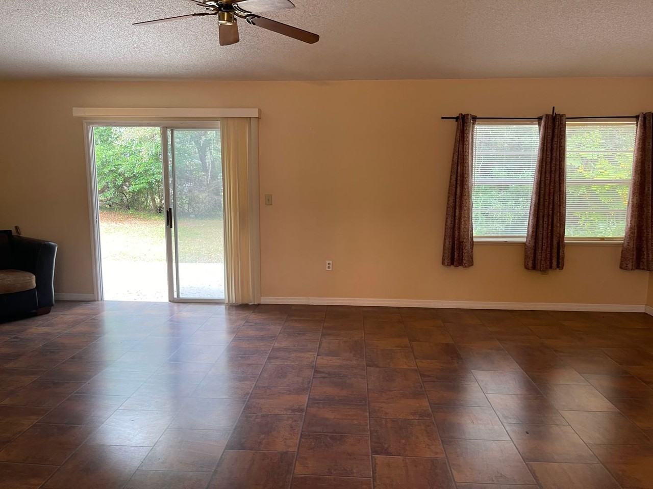 8487 Dorsey St - Photo 4 of 16