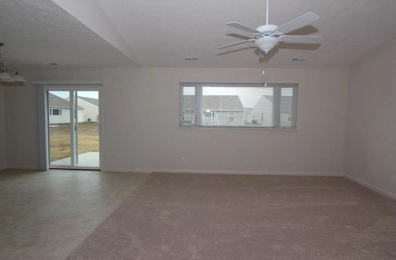 2425 Cushing Dr - Photo 3 of 20