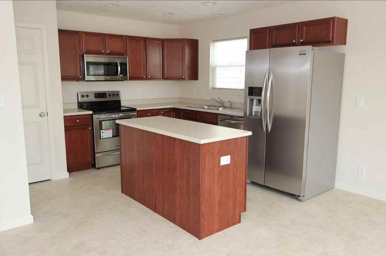 2425 Cushing Dr - Photo 4 of 20